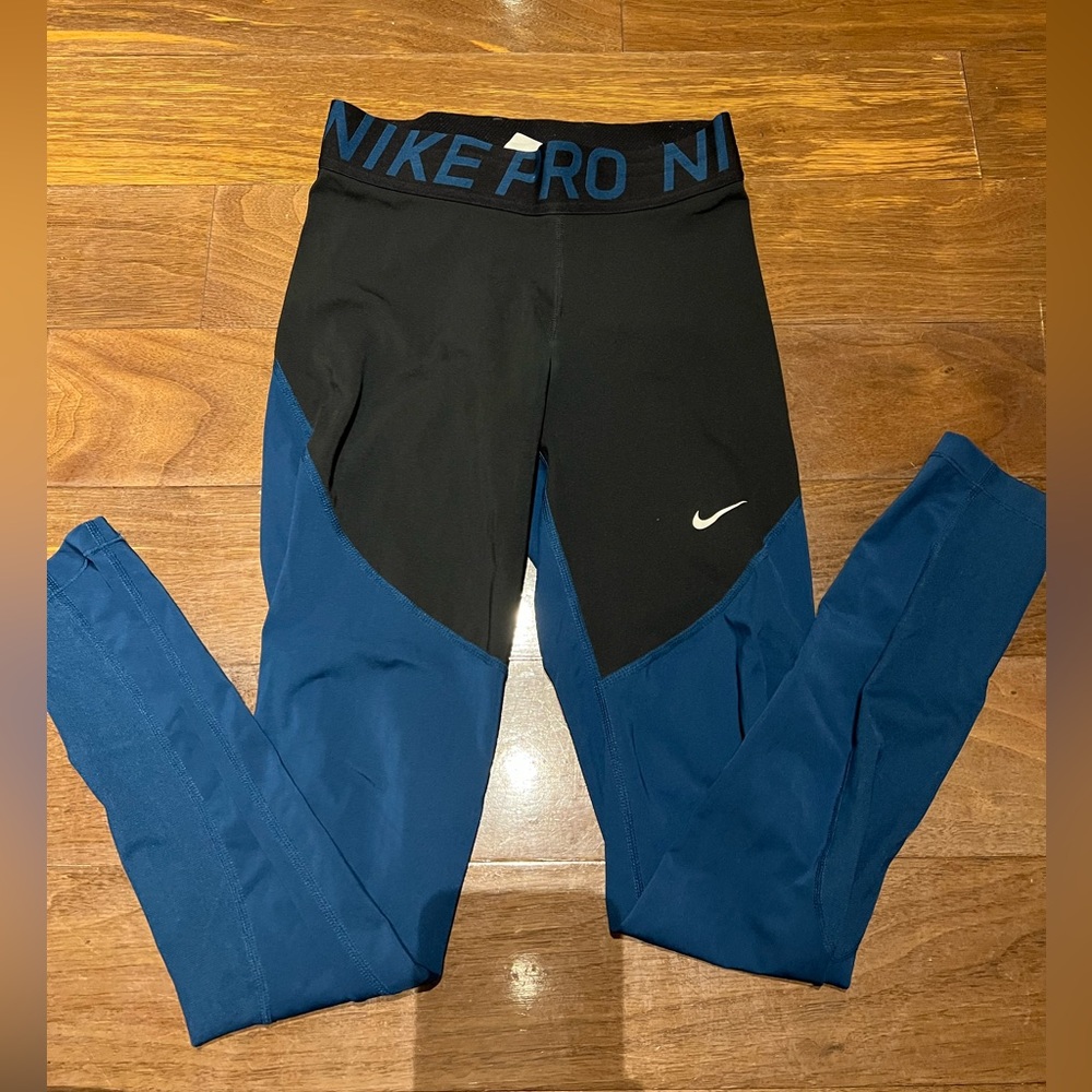 Nike Leggings. Excellent condition. Size small.